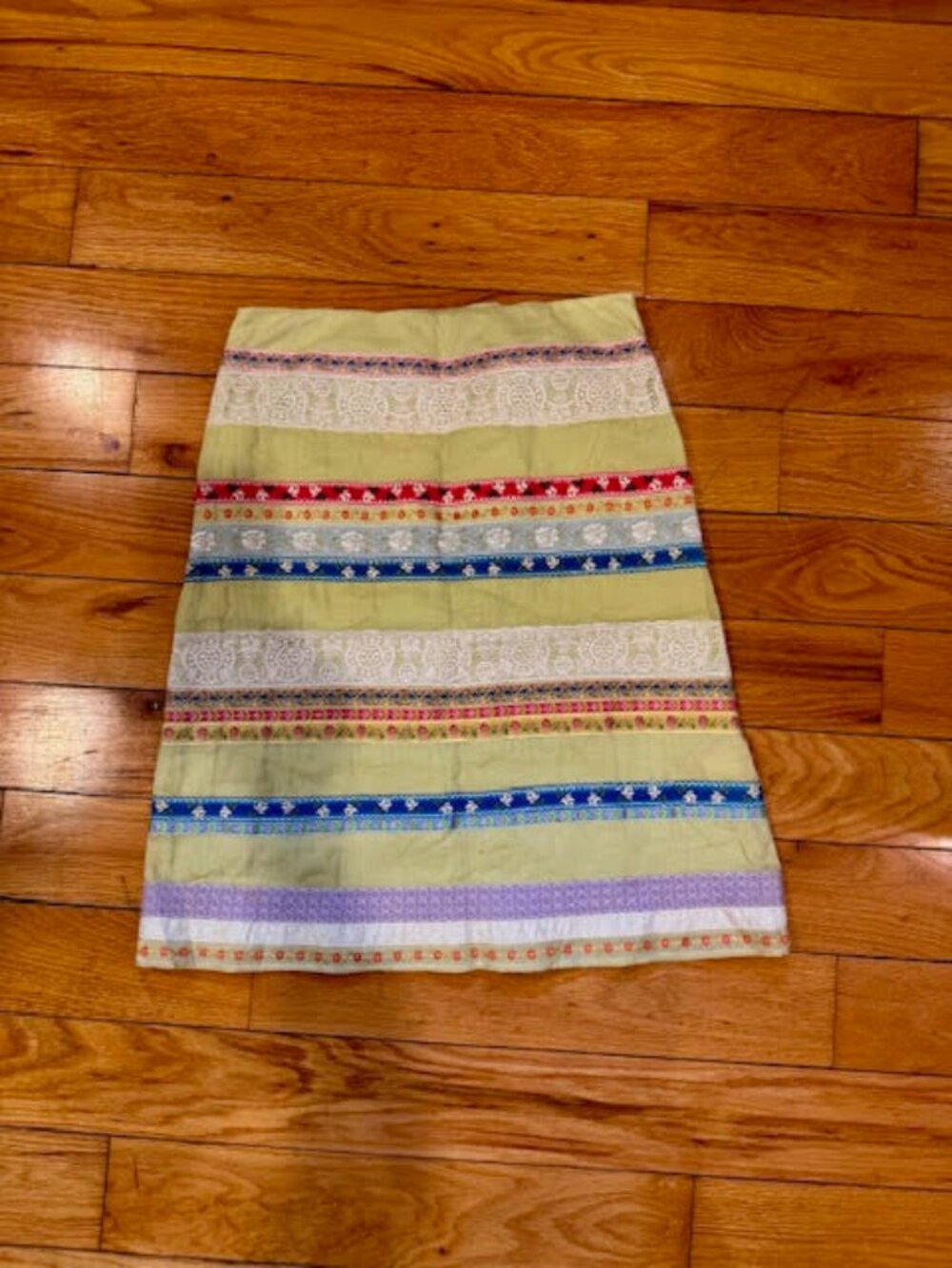 Pamela Brown Lace and Embroidered Straight/pencil skirt - Size 8